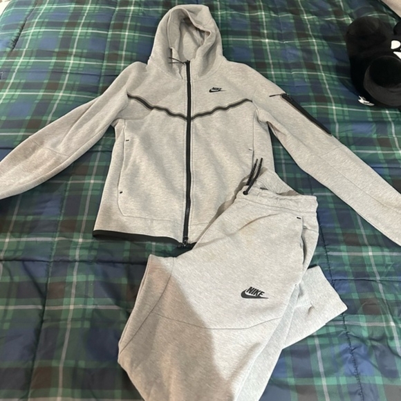 Nike tech sweatsuit